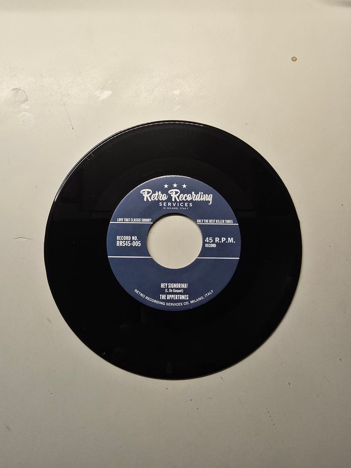 7 INCH - THE UPPERTONES - "HEY SIGNORINA" / "CHAINED TO THE RYTHM"
