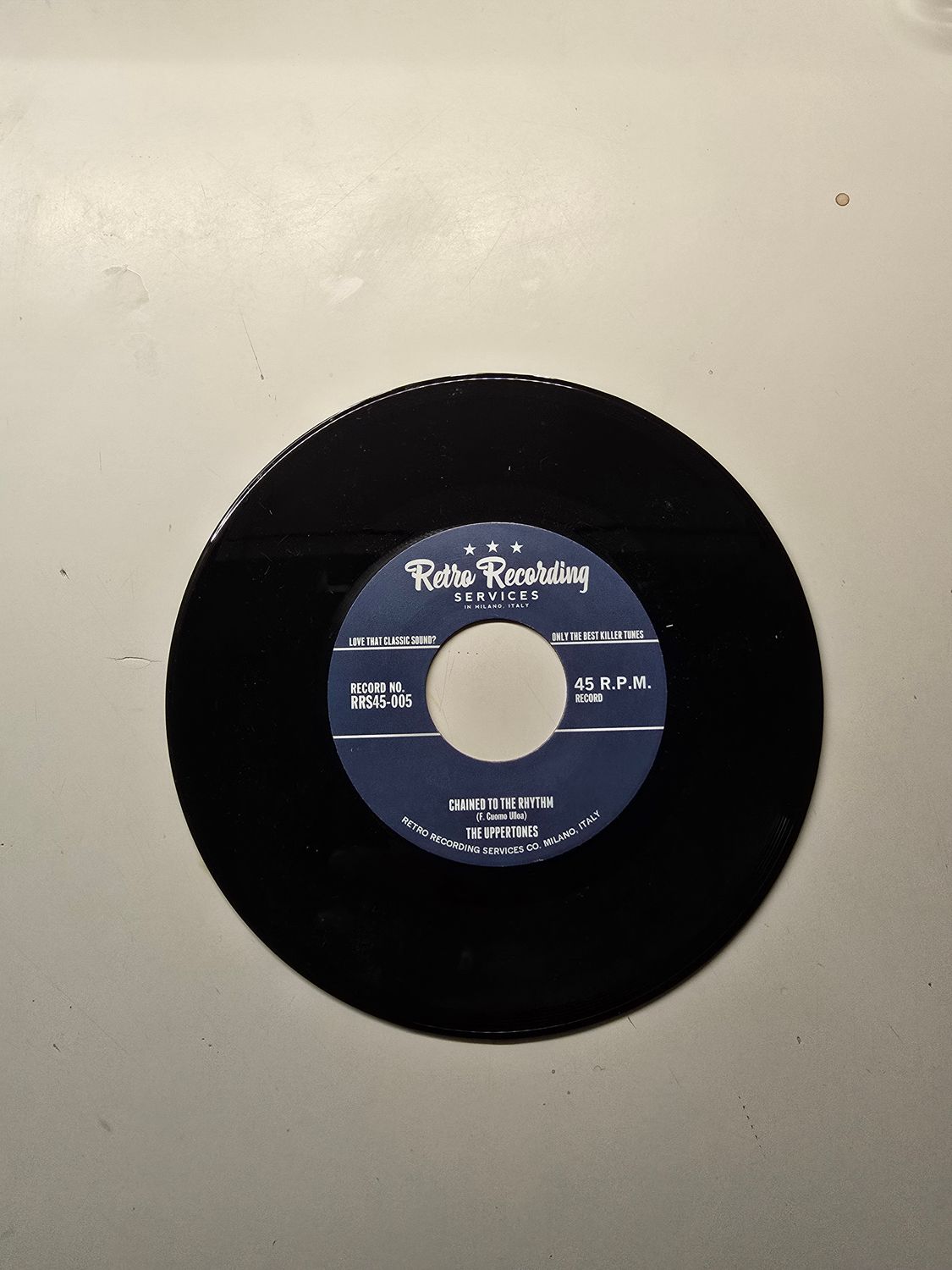 7 INCH - THE UPPERTONES - "HEY SIGNORINA" / "CHAINED TO THE RYTHM"