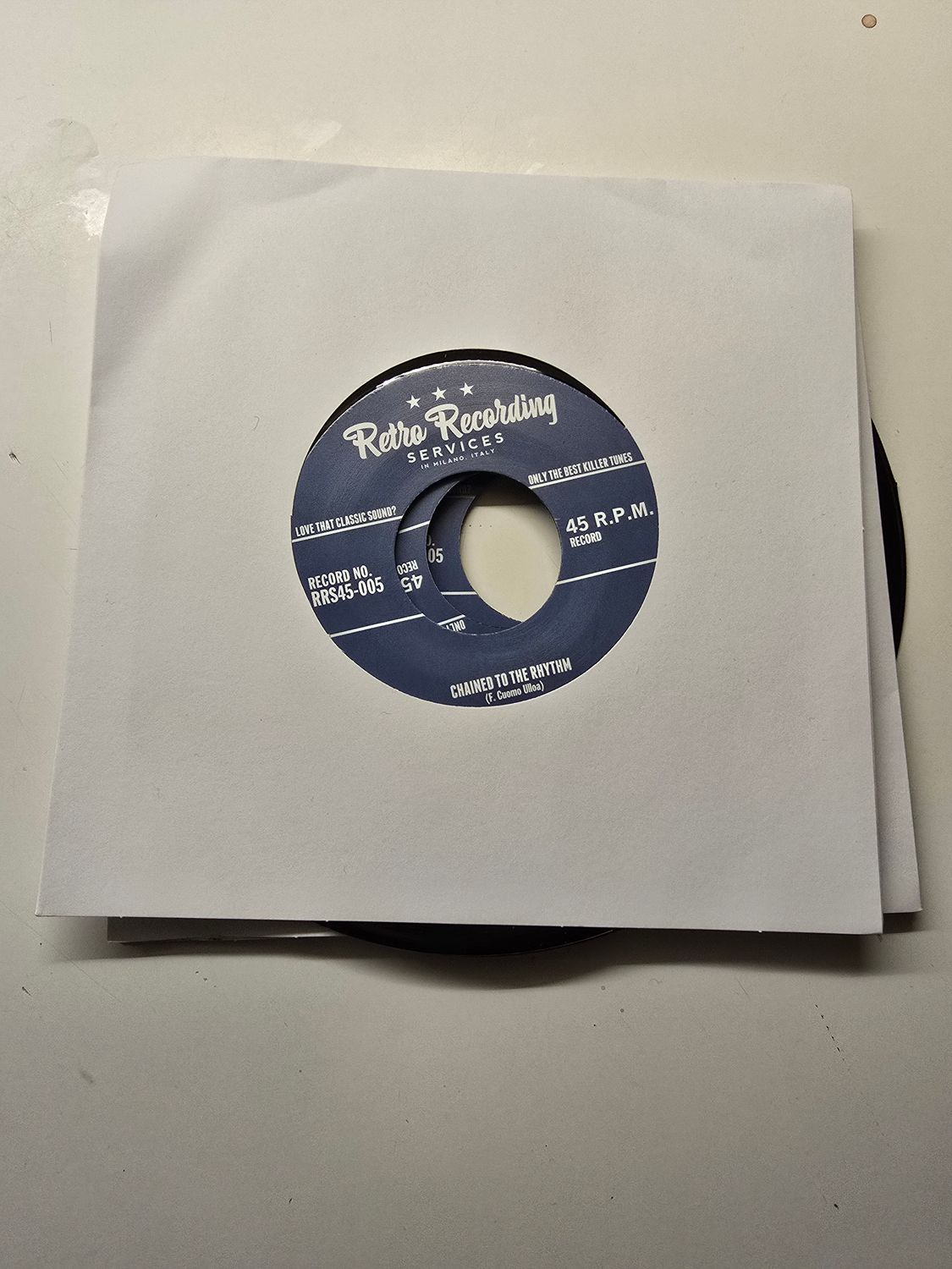 7 INCH - THE UPPERTONES - "HEY SIGNORINA" / "CHAINED TO THE RYTHM"