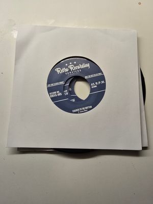 7 INCH - THE UPPERTONES - "HEY SIGNORINA" / "CHAINED TO THE RYTHM"