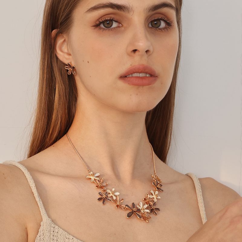 New in Necklaces Earrings Jewelry Sets Classic Flower Rhinestone Chokers Christmas Gift Elegant Jewellery Necklaces for Women