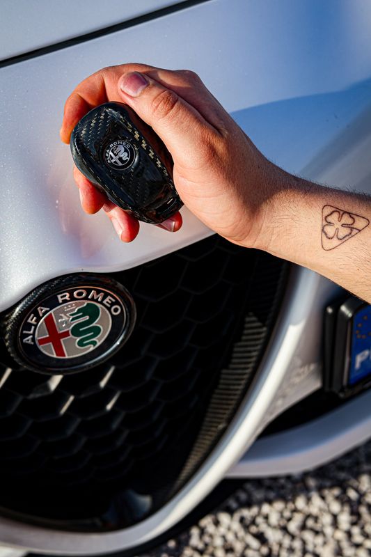 Car key case Alfa Romeo cover carbon fiber Giulia Stelvio Tonale
