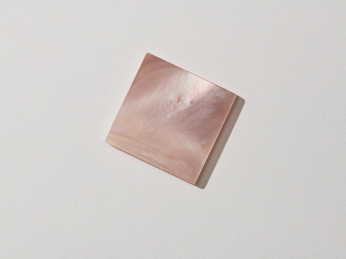 Mother of Pearl Pink 20 x 20 x 2.0mm Premium Square. HMJ303