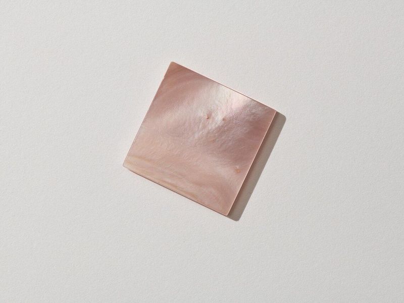 Mother of Pearl Pink 20 x 20 x 2.0mm Premium Square. HMJ303