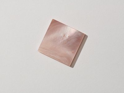 Mother of Pearl Pink 20 x 20 x 2.0mm Premium Square. HMJ303