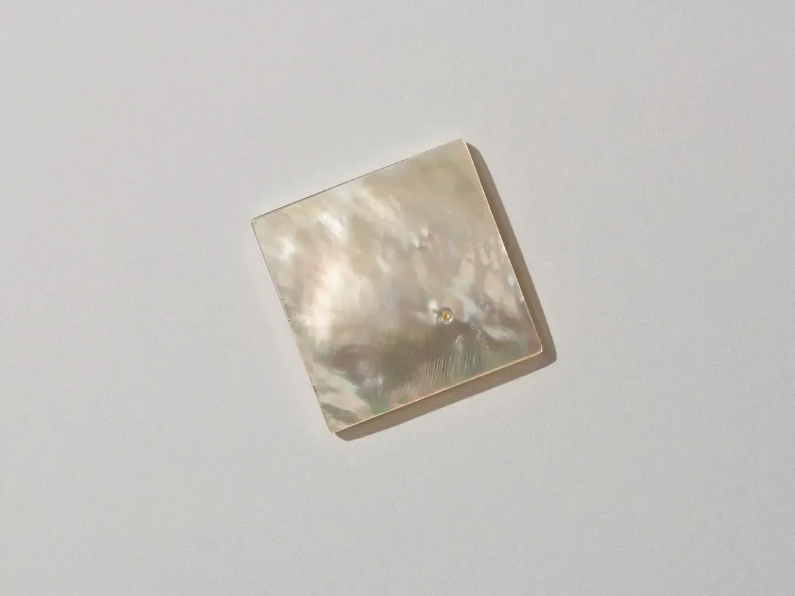 Mother of Pearl 20 x 20 x 2.0mm square. HMJ301