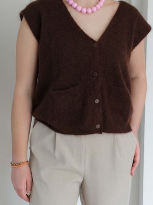 TWINS | Sleeveless buttoned cardigan, chocolate