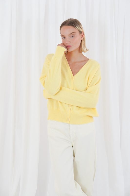 TWINS ASPEN long sleeve v-neck buttoned butter yellow