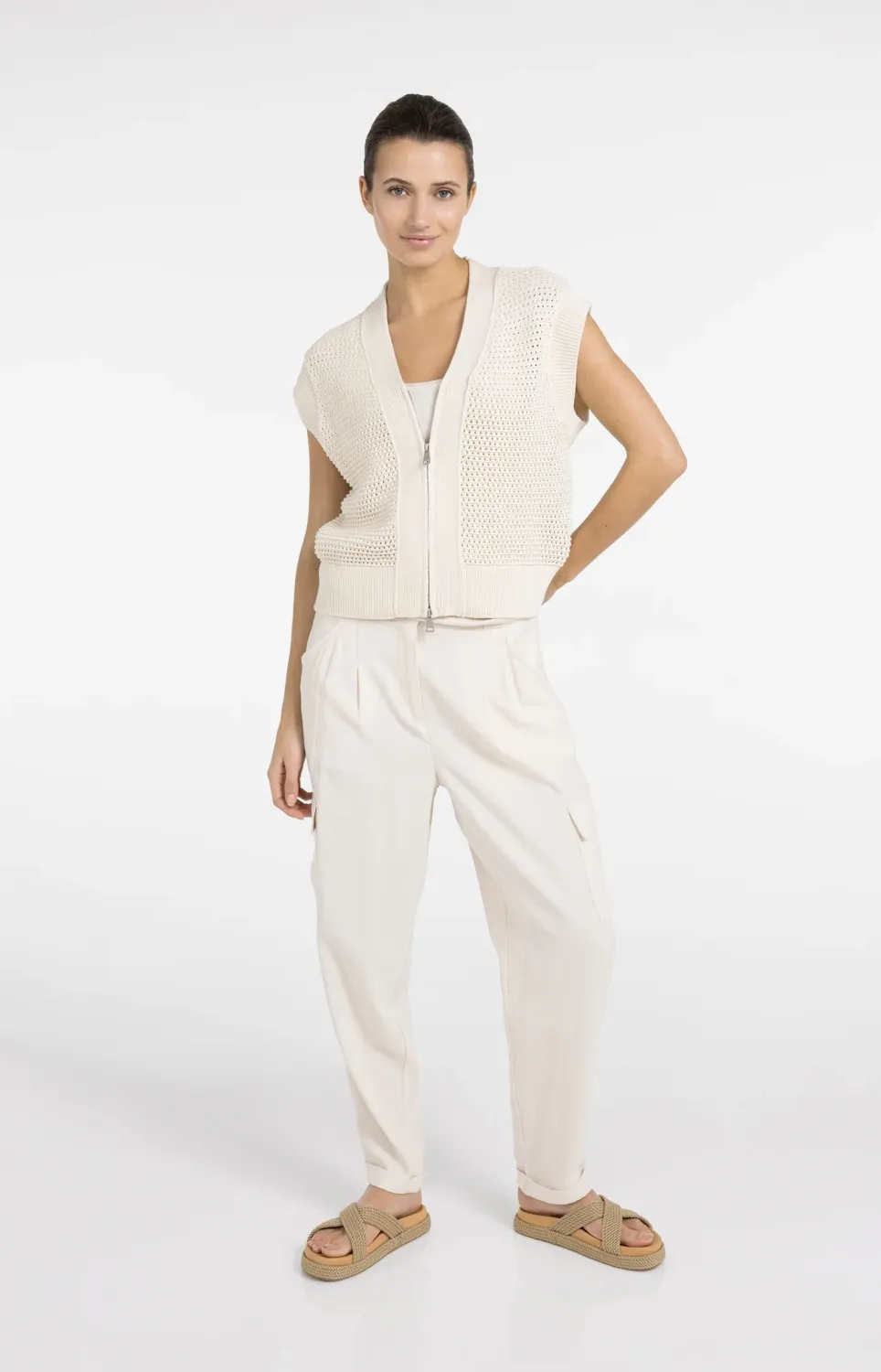 YAYA Mouwloos grofgebreid vest met rits en opengewerkt patroon