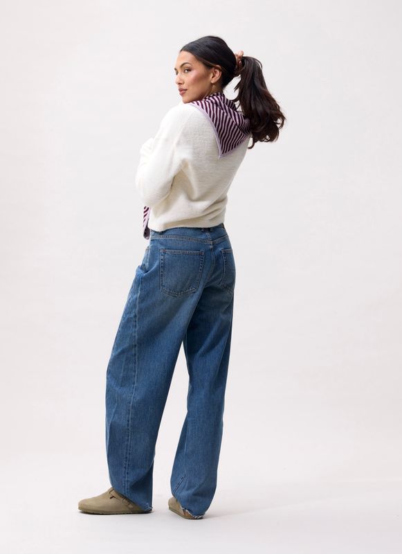 Catwalk Junkie | Striped triangle scarf, lavender frost