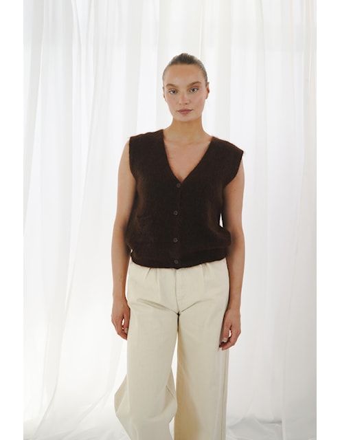 Twins sleeveless buttoned cardigan chocolate