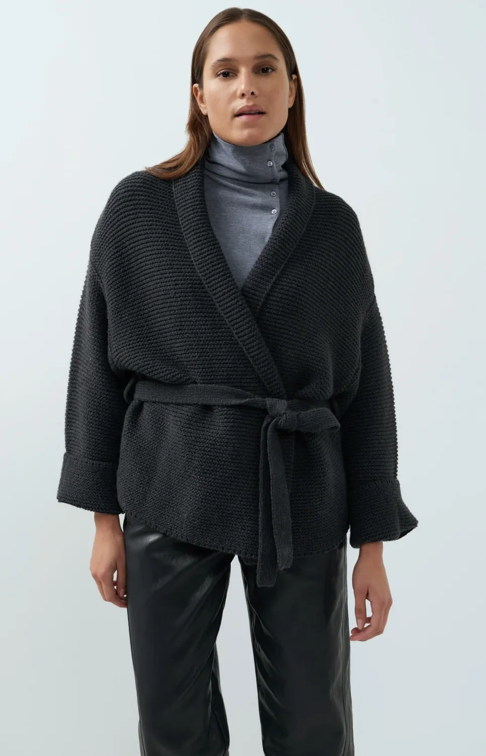 Yaya | gebreid vest met strikceintuur en lange mouwen | hole black