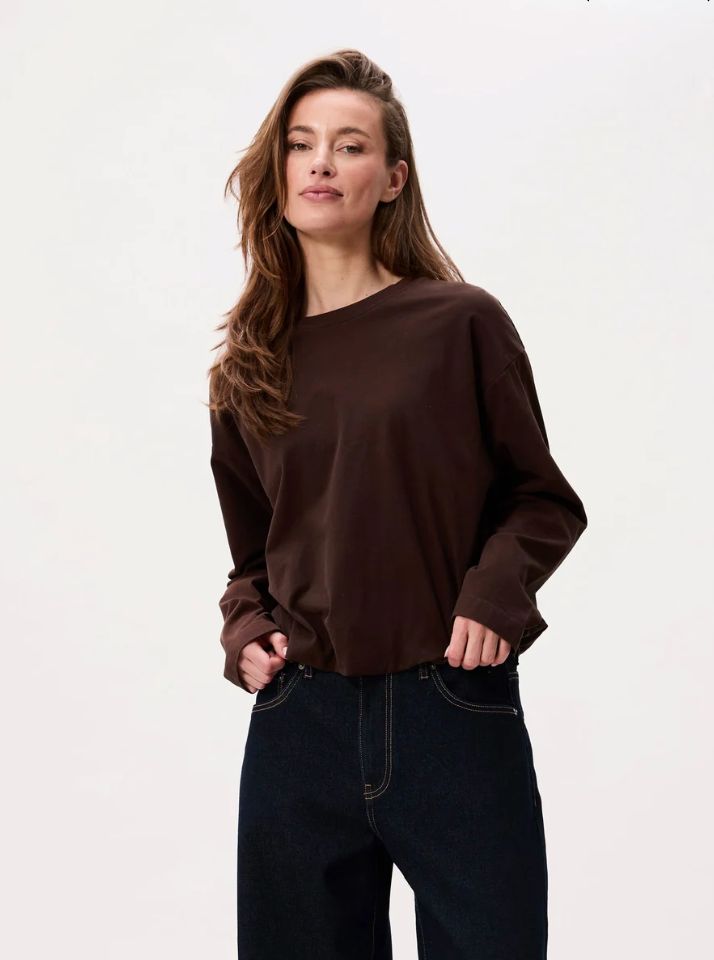 Catwalk junkie | tuck in long sleeve | dark cacao