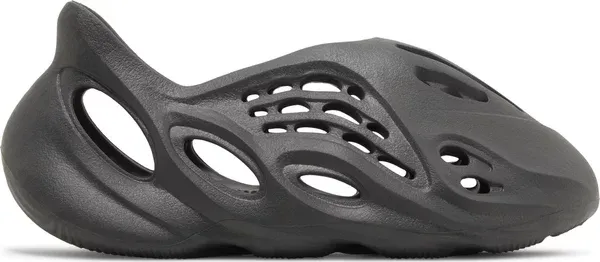 Yeezy Foam RNR
Onyx (2022/2024)