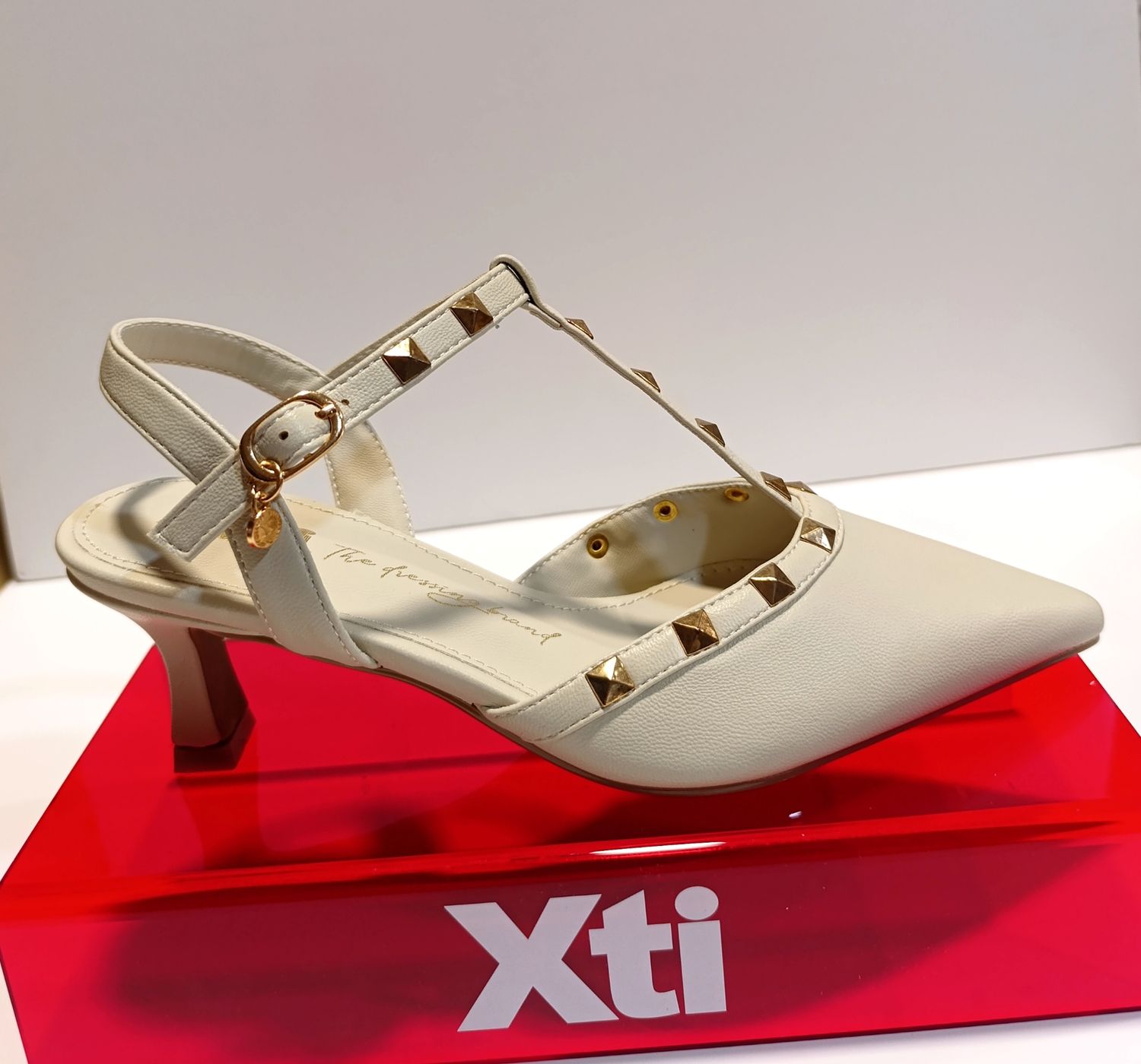 Zapato Sra XTI salón con tira