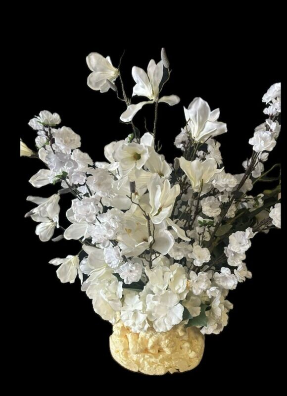 Kunst bloemen wit/creme groen  accenten
