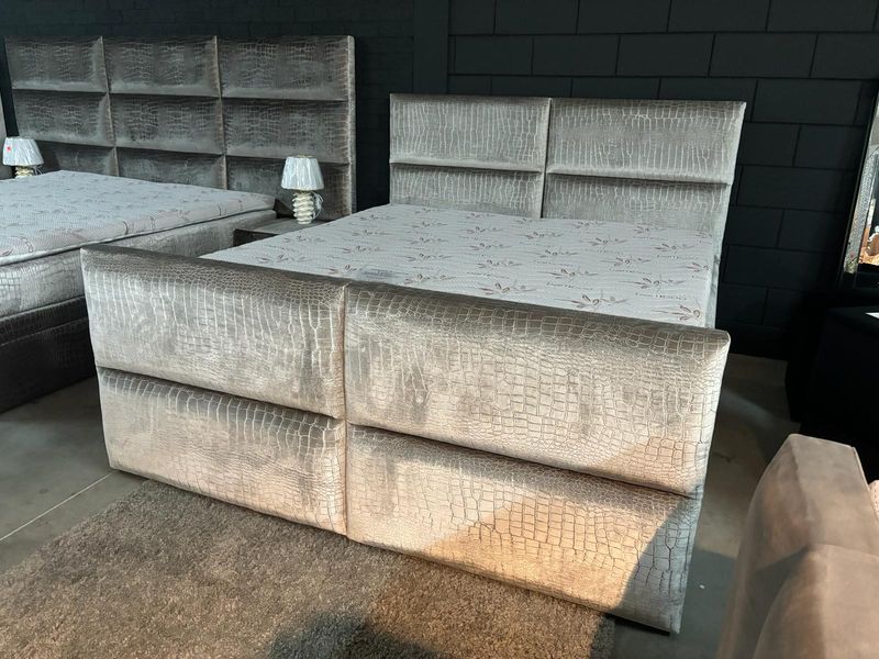 Venus Complete Boxspring  uitgevoerd in Croco stof