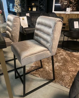 Barkruk Kick!   Verschillende  kleur en stof keuze.  Velvet Glim.