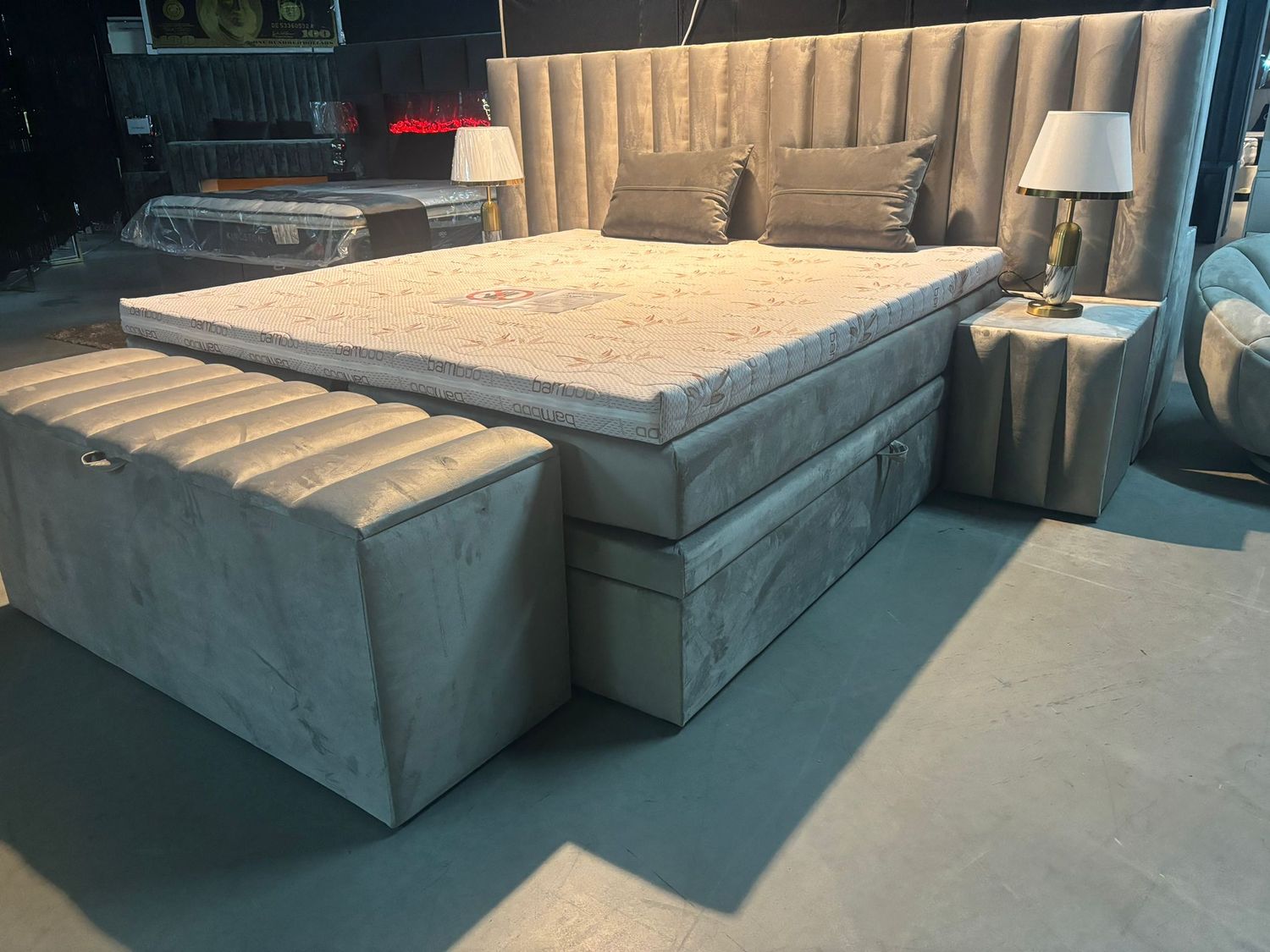 Complete 180x200 cm boxspring!         Velvet Taupe