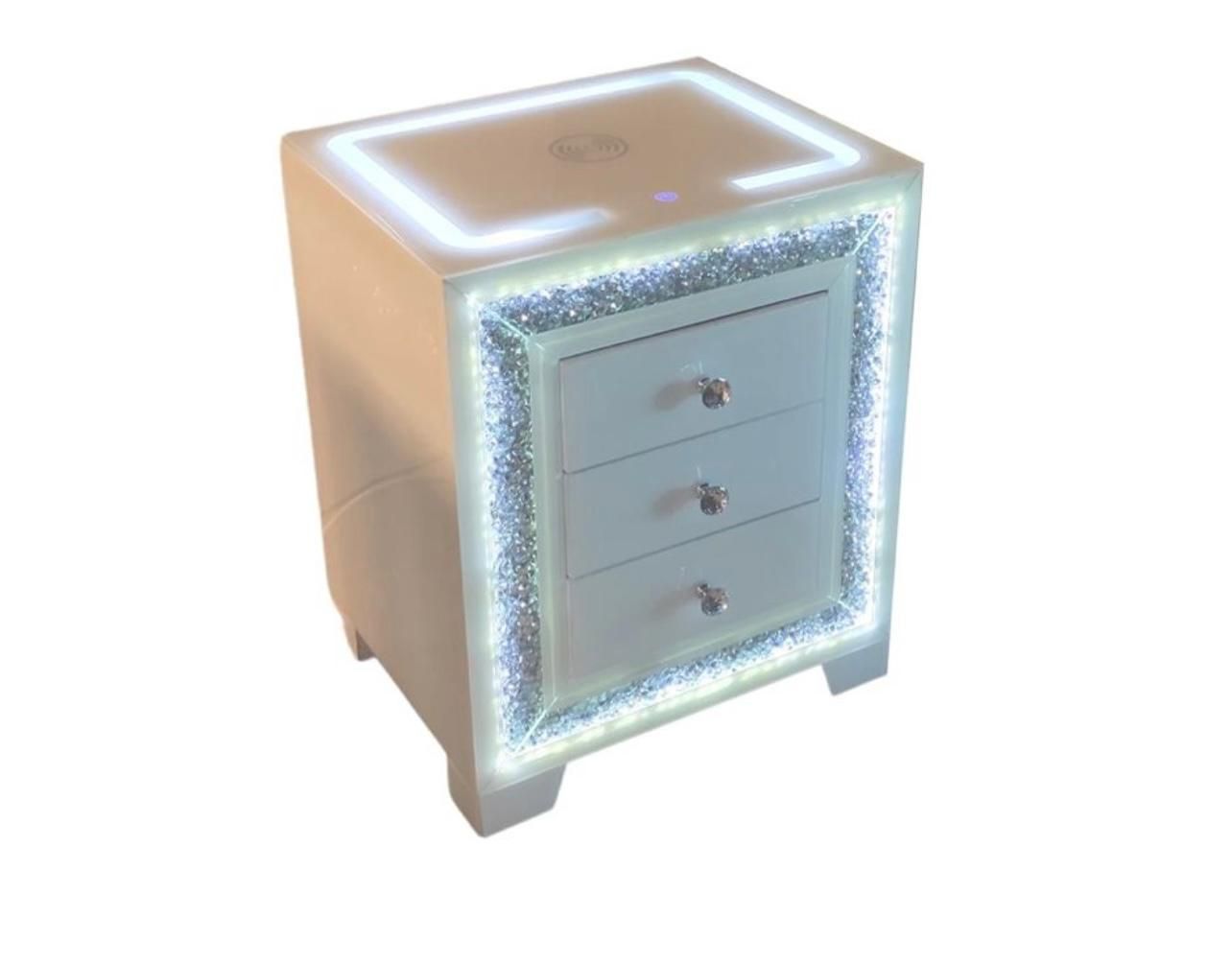Luxueuze nachtkastje(s). Led verlichting en draadloop opladen.