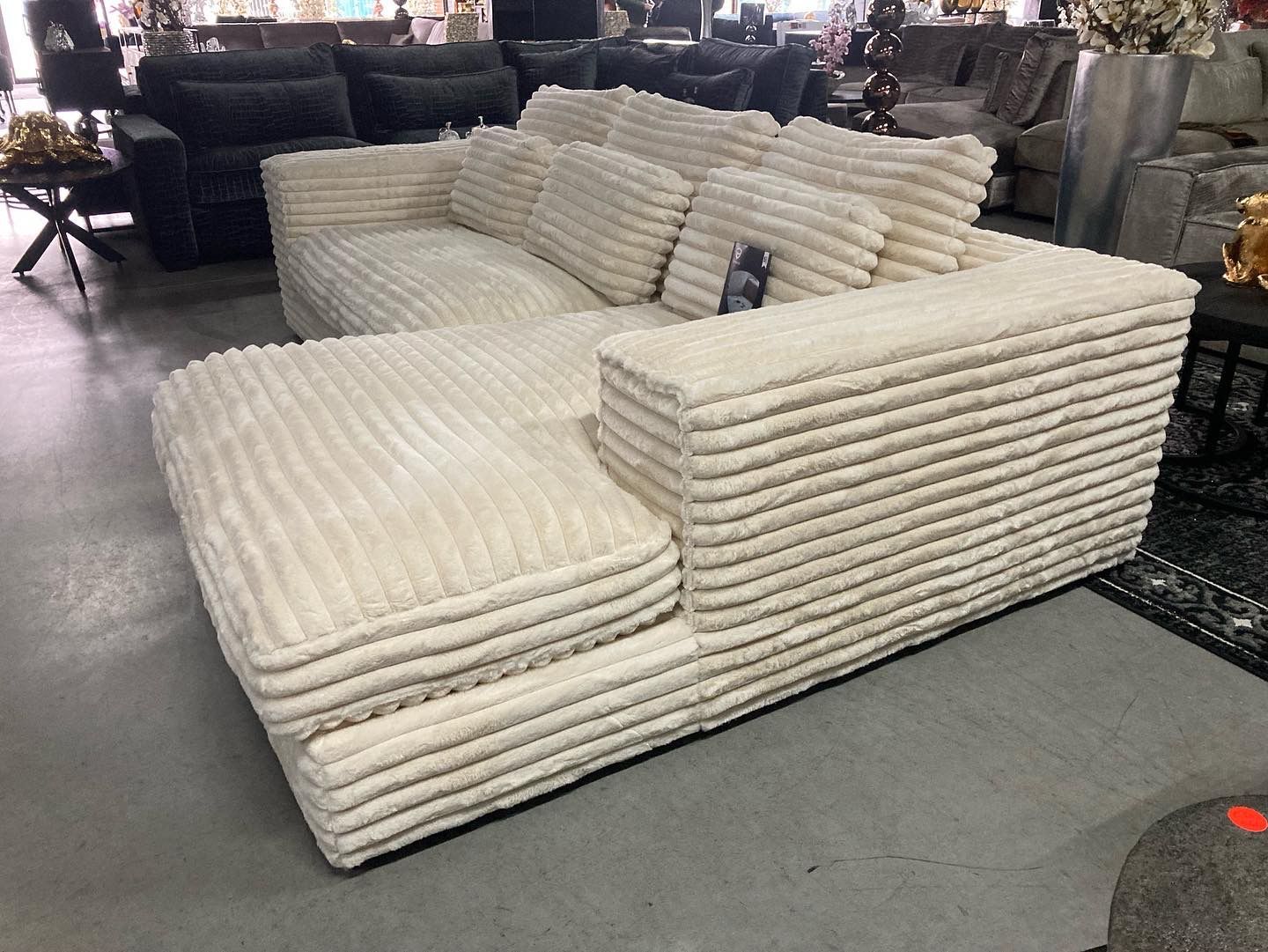 ​Ervaar Luxe en Comfort met de hoekbank Viesta.