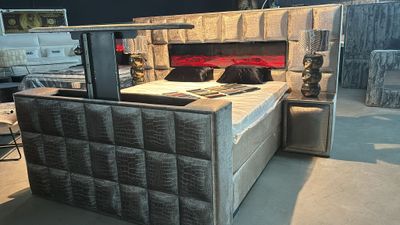 Luxe slapen én ontspannen met de Boxspring Elegance – Nu verkrijgbaar met TV-lift en sfeerhaard!