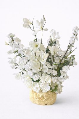 Kunst bloemen wit/creme groen  accenten