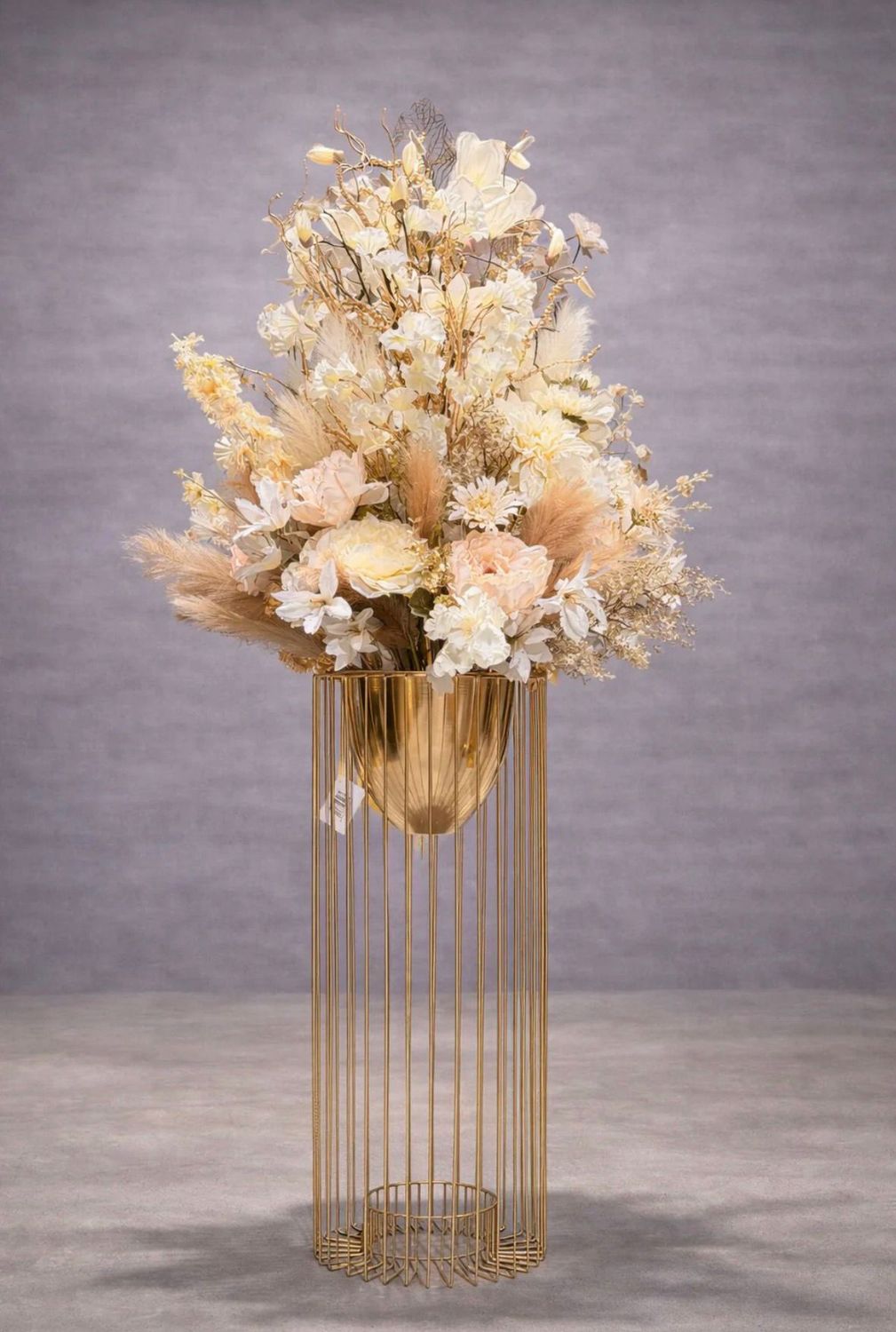 Luxe Gouden open design Vaas met Zijdebloemstuk