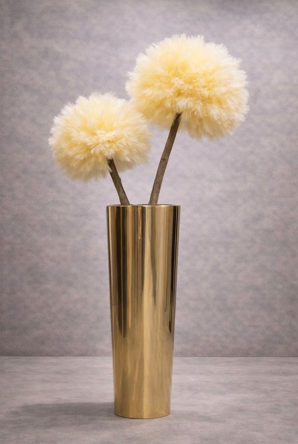Luxe gouden vaas met Ivory Feather Tree decoratie