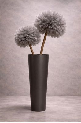 Mat zwarte design vaas met Smoke Feather Tree decoratie