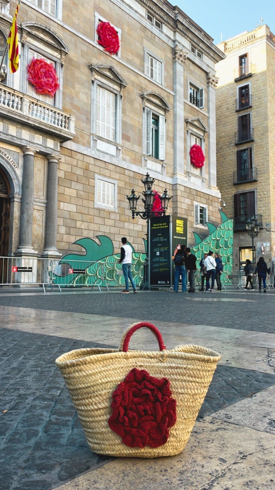 Capazo Tradicional Mediano “Flor Alicia” con asas cortas