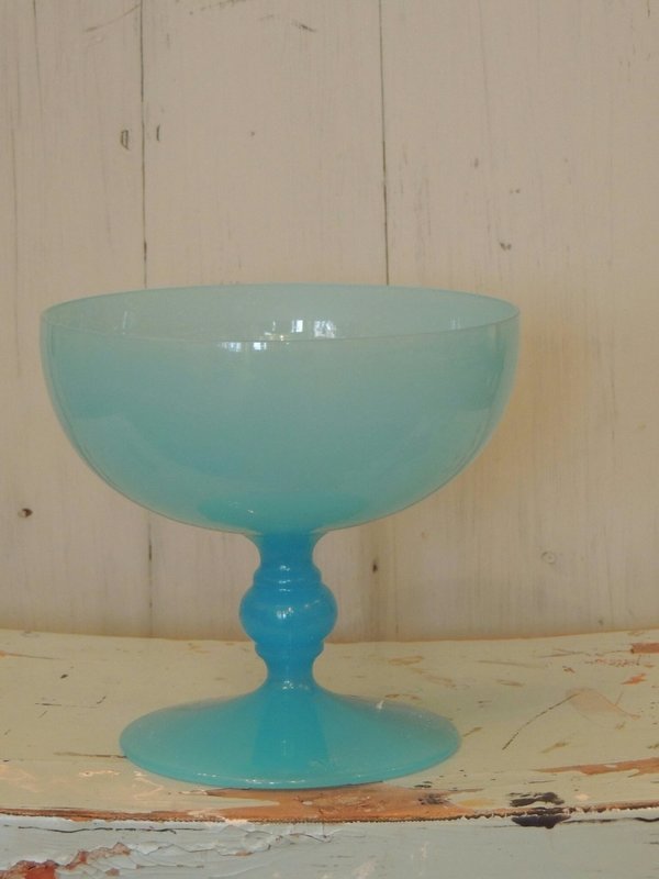 Oud opaline glas