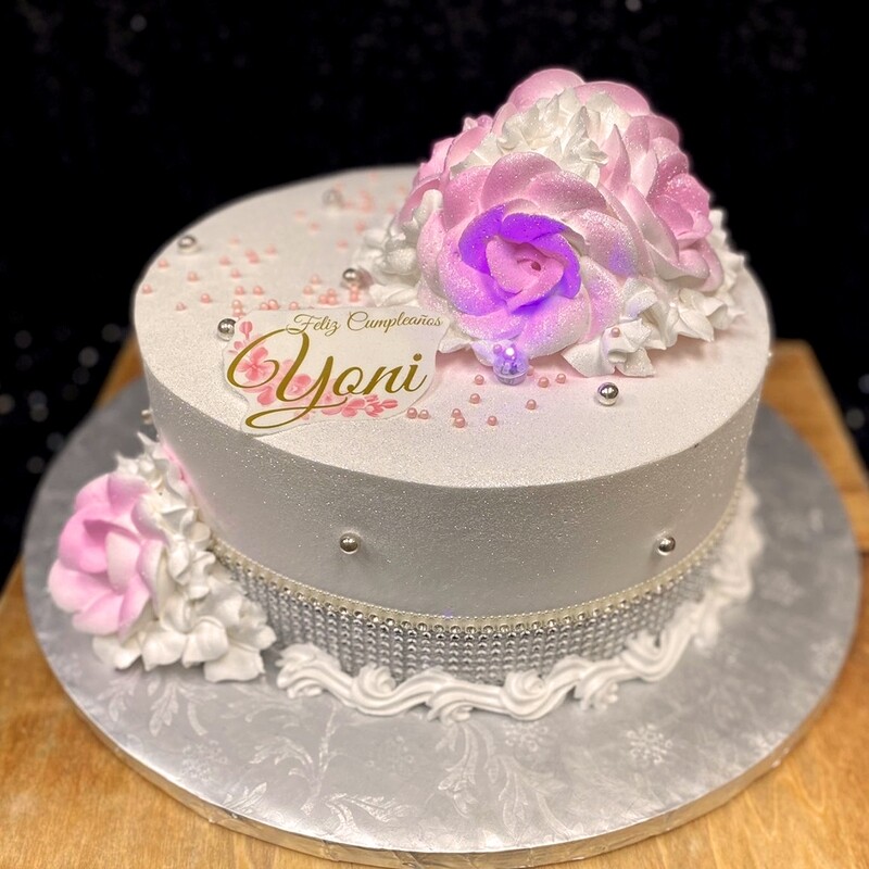 White Flowers Round Cake