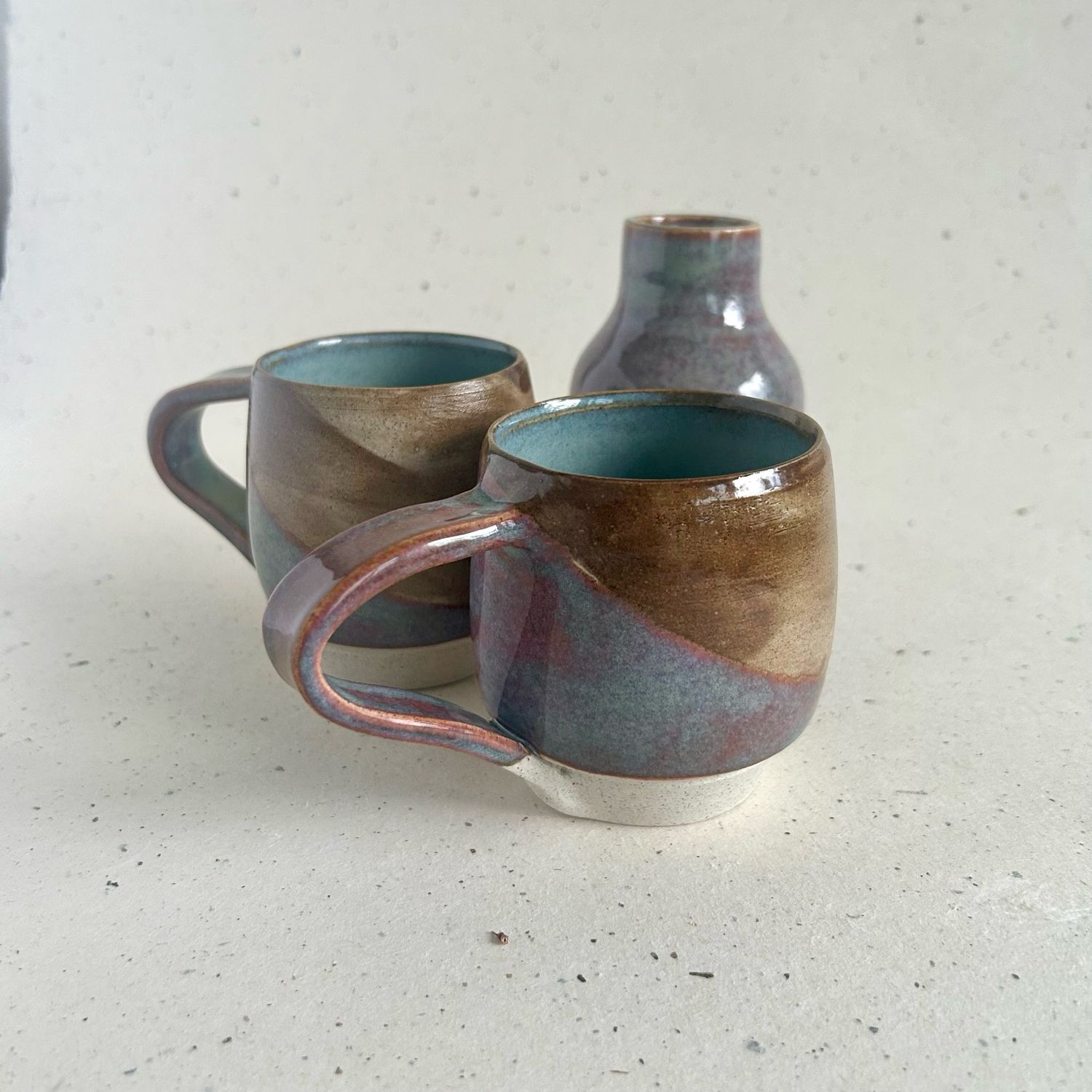 Three-tone mug with extra-large handle