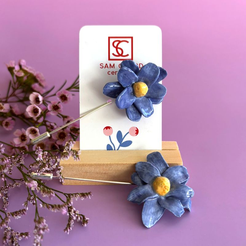 Blue Daisy Brooch/Scarf Pin