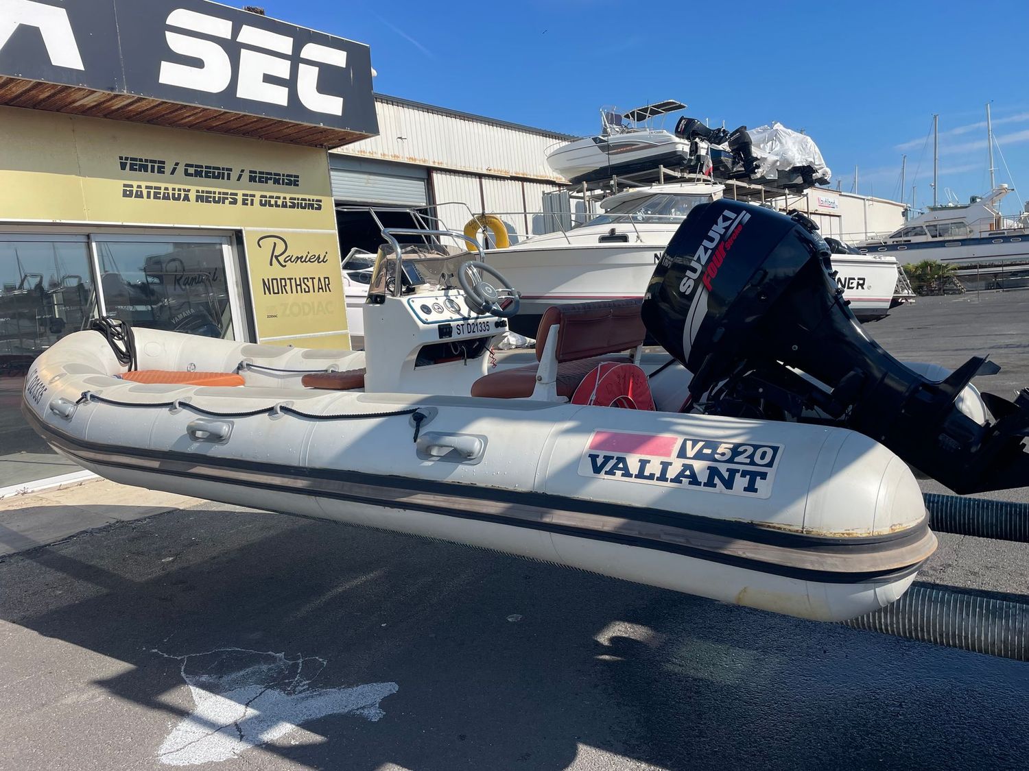 SEMI-RIGIDE VALIANT V 520 SEMI-RIGIDE VALIANT V 520