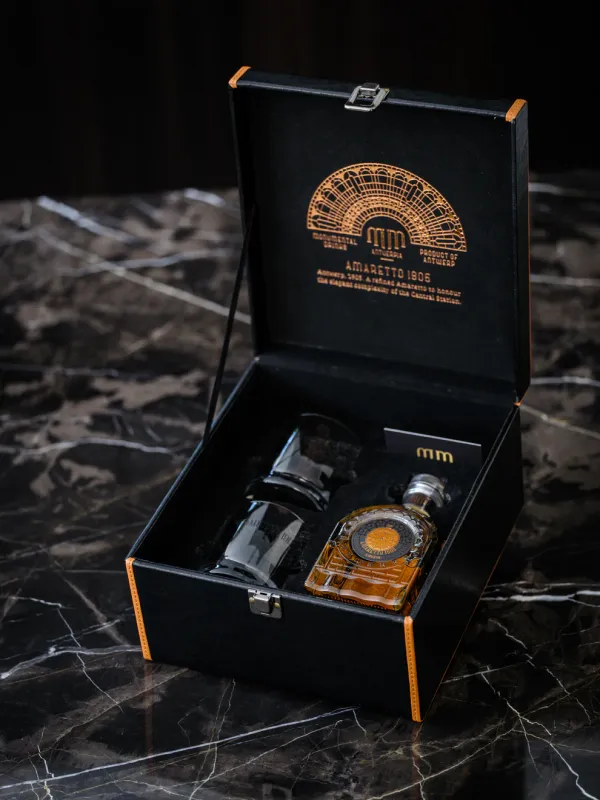 Monumental Award
Amaretto 1905 en twee glazen