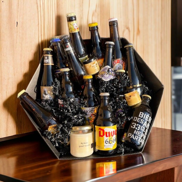 14 biertjes met The Spot kaarsje en 2 potjes advocaat