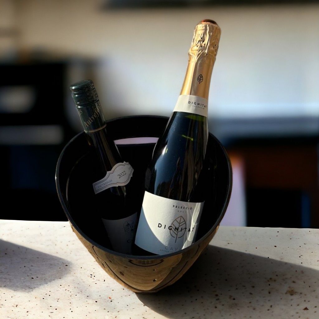 Drank emmer black met een fles cava en wijn