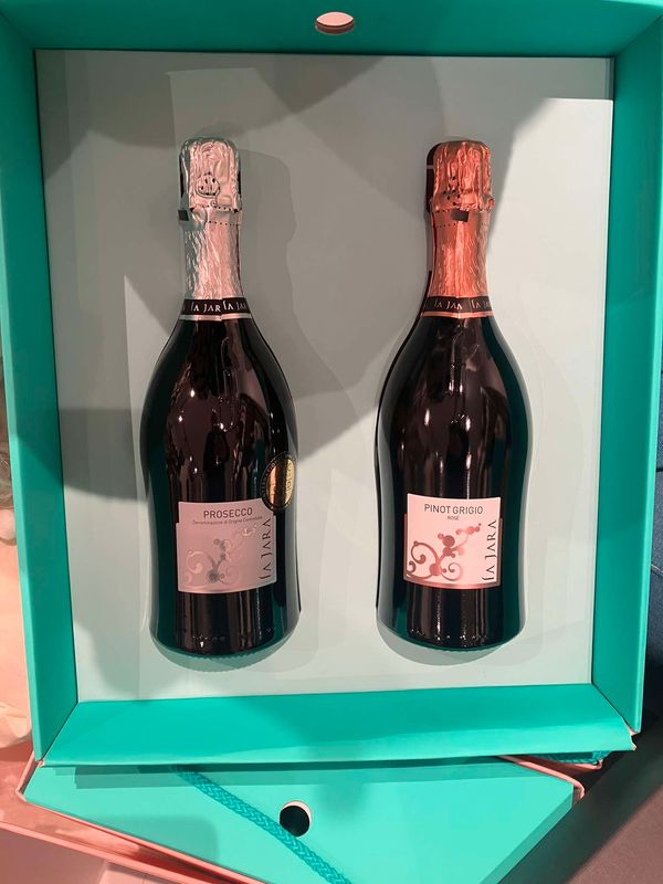 Gift Box &#39;Love Organic Bubbles&#39; La Jara - 1 Prosecco Brut &amp; 1 Spumante Rosé