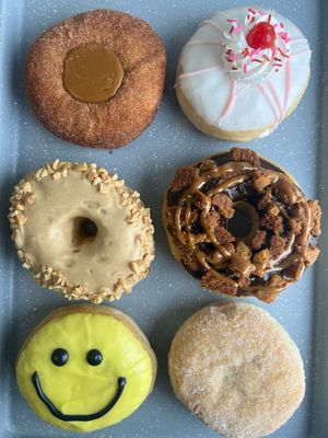 6 Pack Donuts