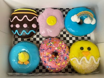 6 Pack Donuts - Easter