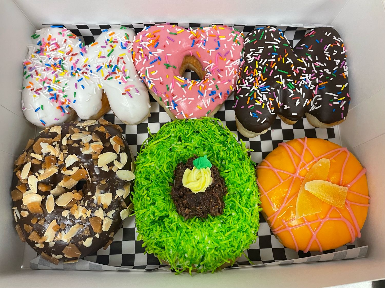 6 Pack Donuts - Mom