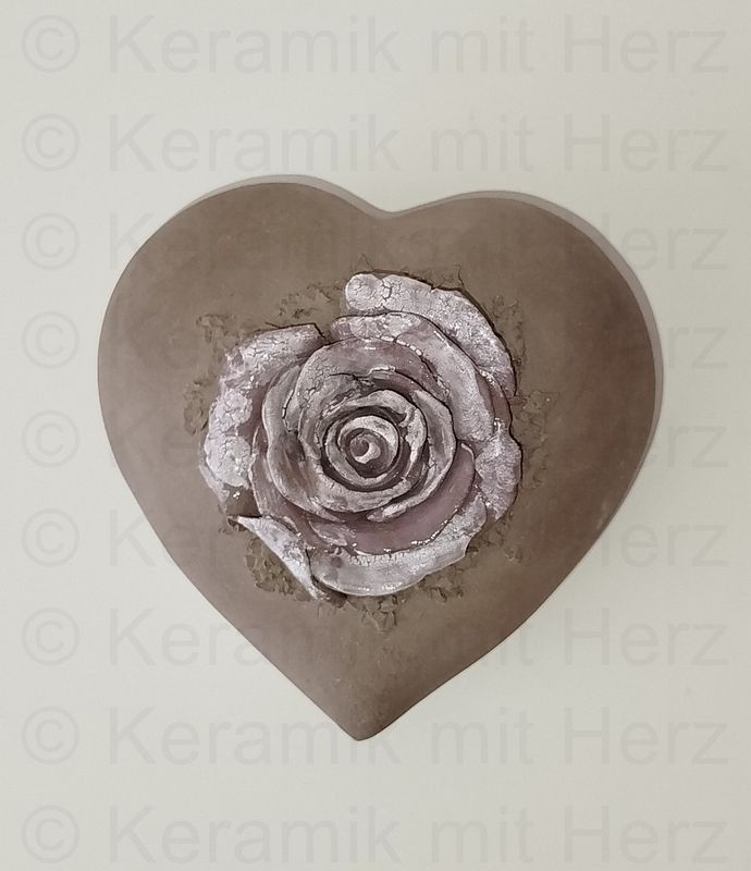 Herzurne mit Lila-Rose 3
