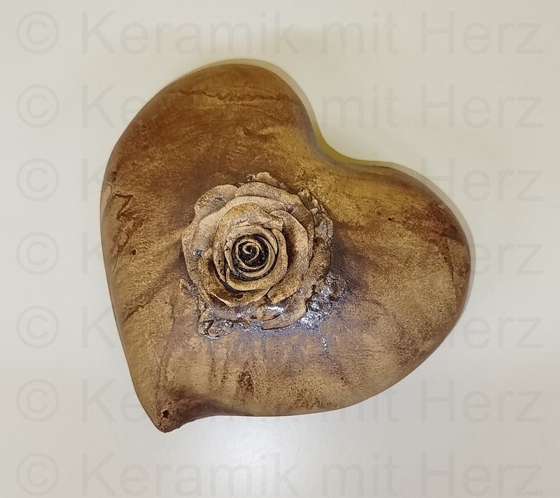 Herz-Urne Braun mit Rose 9