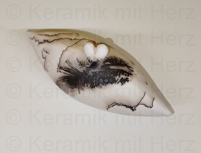 Urne mit Feder 3