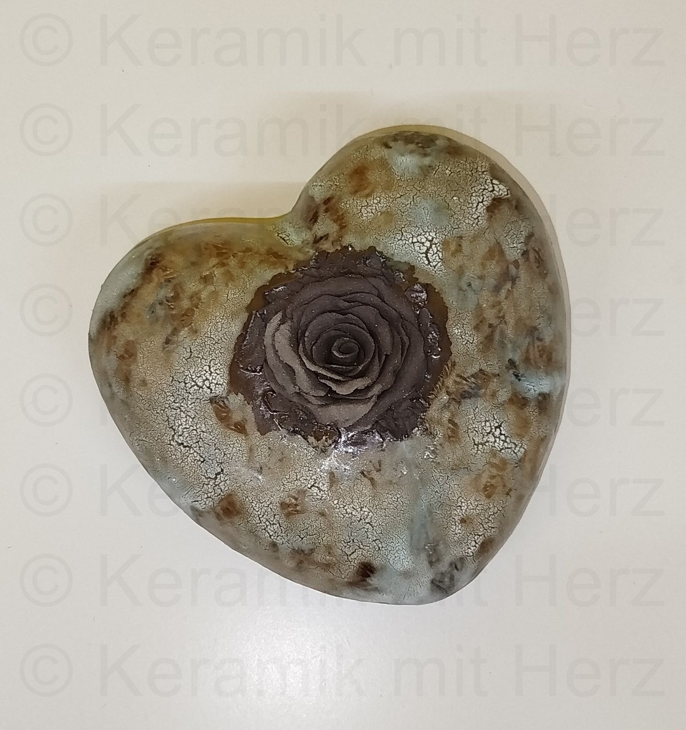 Herz-Urne mit schwarzer Rose türkisweisser Sprenkel 3.5