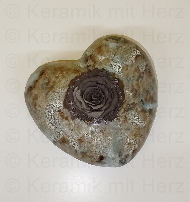 Herz-Urne mit schwarzer Rose türkisweisser Sprenkel 3.5