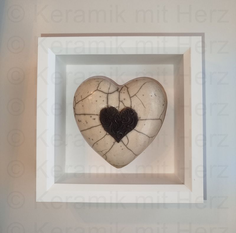 Kleinurne &quot;Im Herzen&quot; gerahmt                                                      2.5