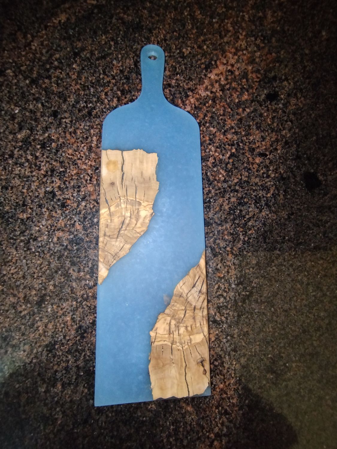 Dekorplatte aus Epoxid und Olivenholz